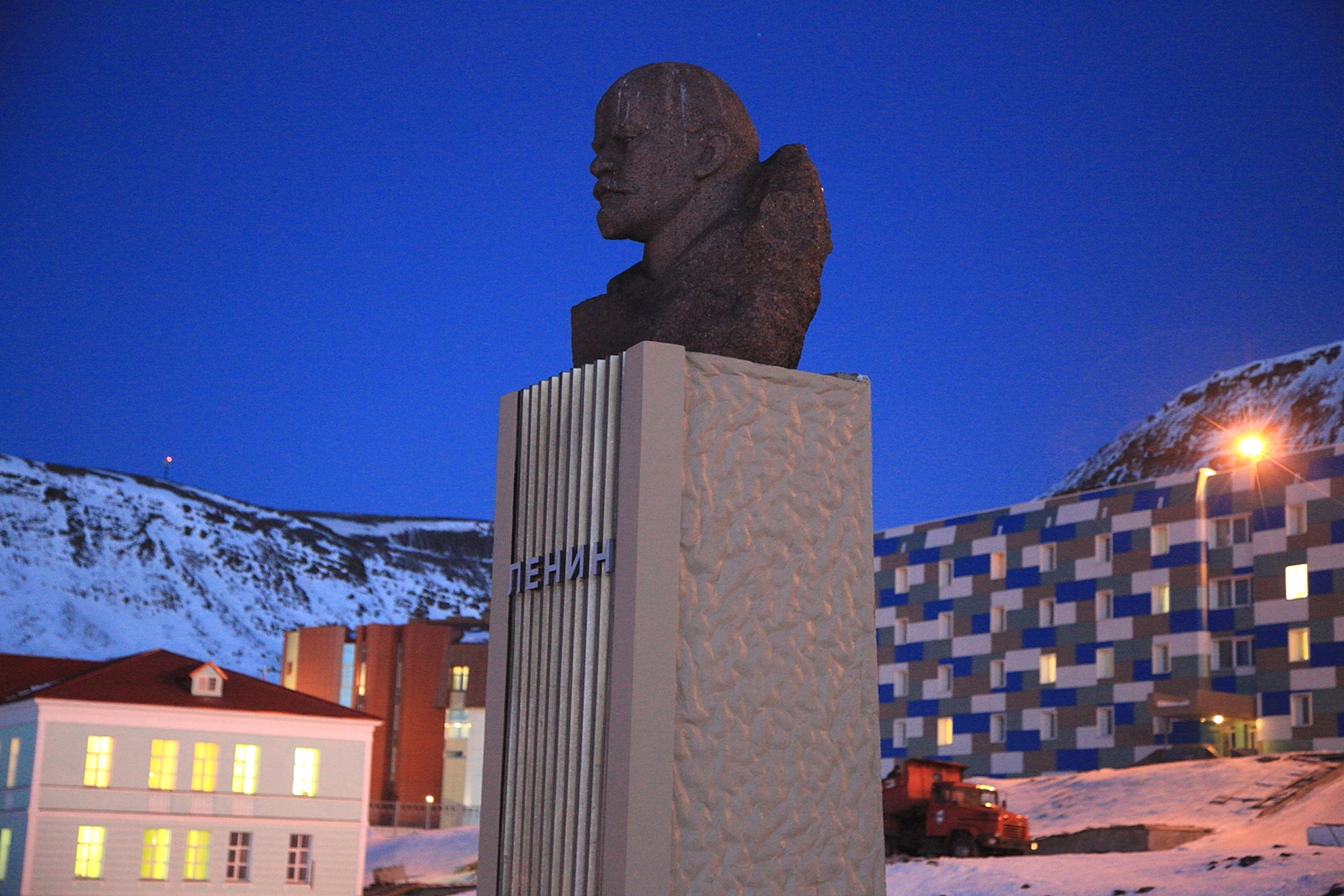 Lenin statue in Barentsburg